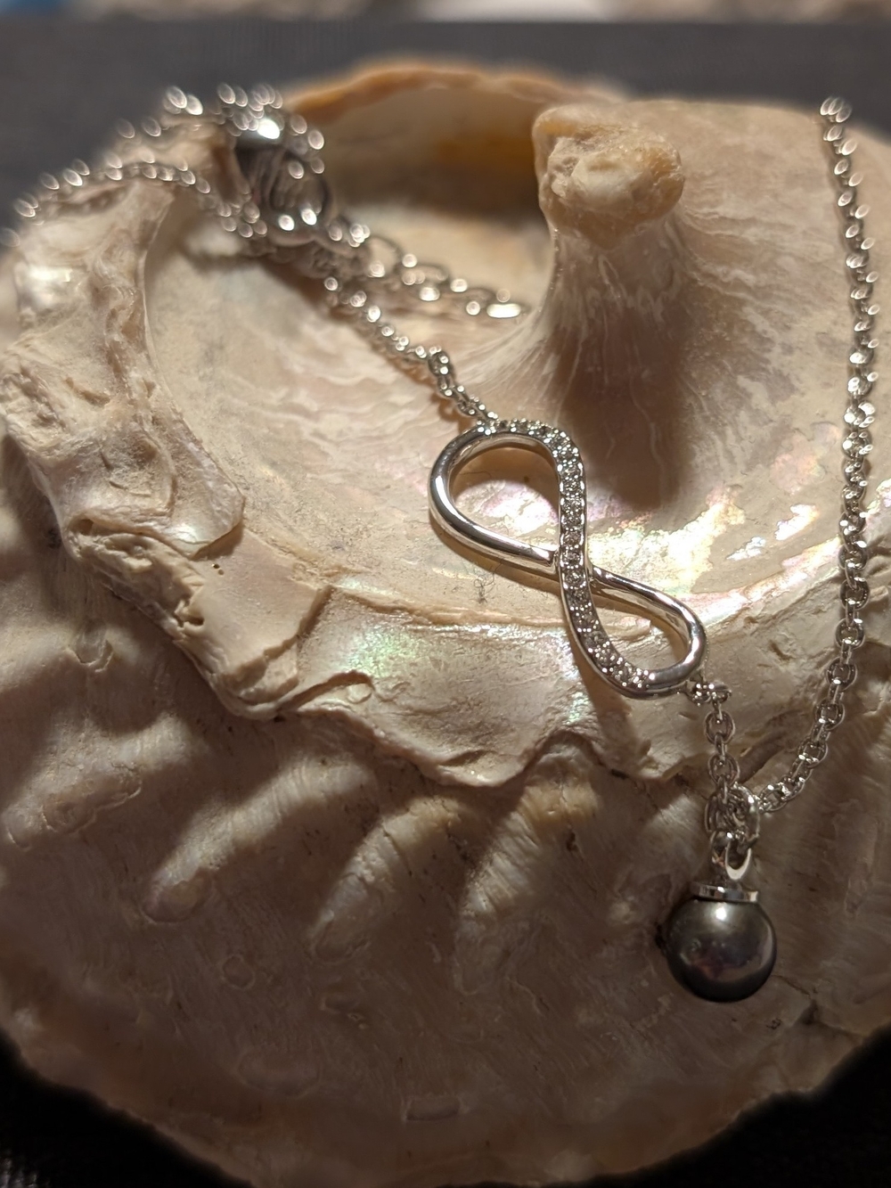 NWT Vantel Pearls Infinite Shimmer Necklace With Black Pearl